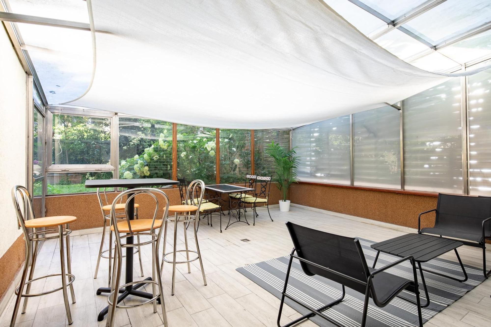 Apartament Central - Spacious - Green - Modern