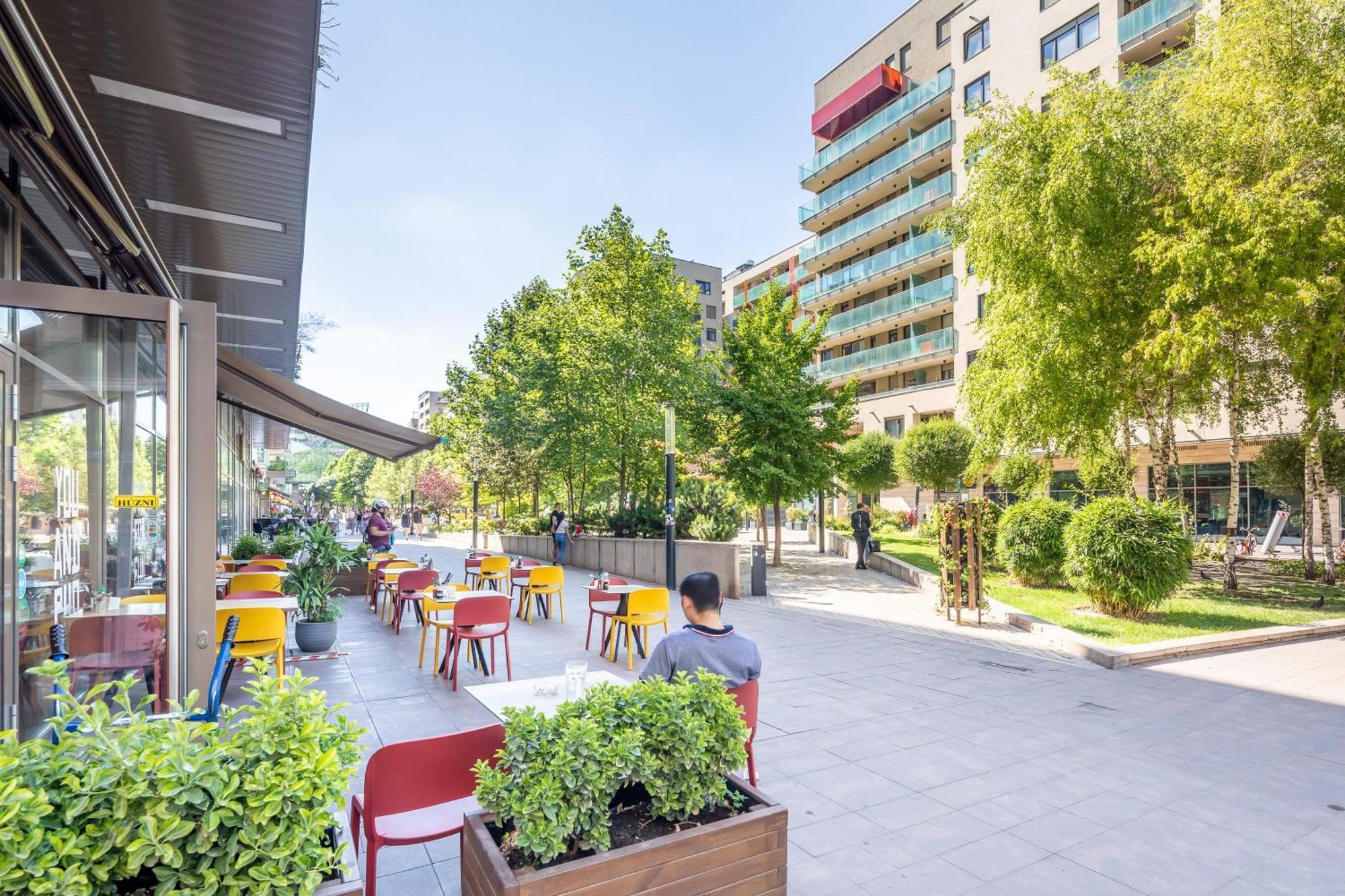 Central - Spacious - Green - Modern Apartament