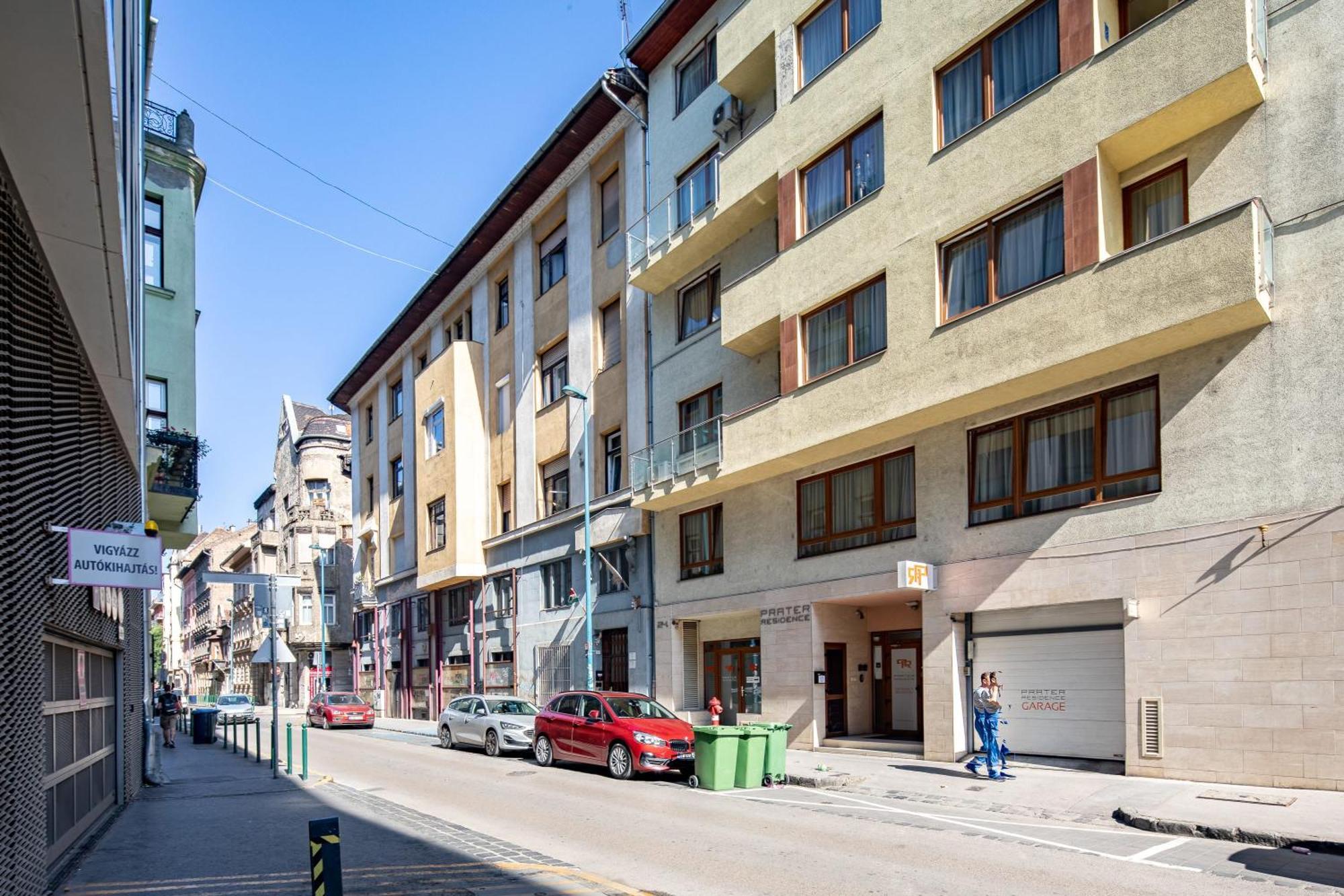 Central - Spacious - Green - Modern Apartament