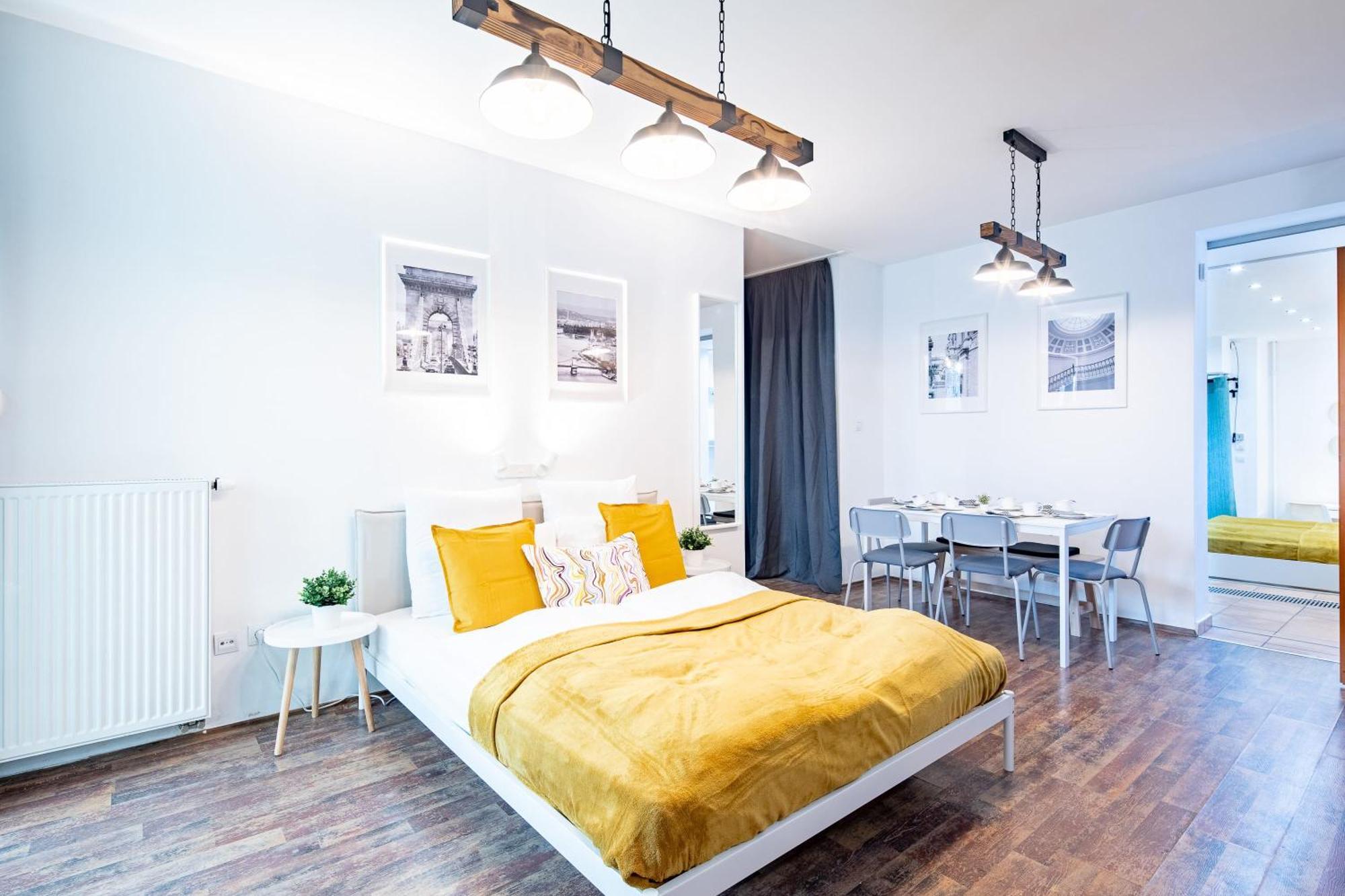Central - Spacious - Green - Modern Apartament