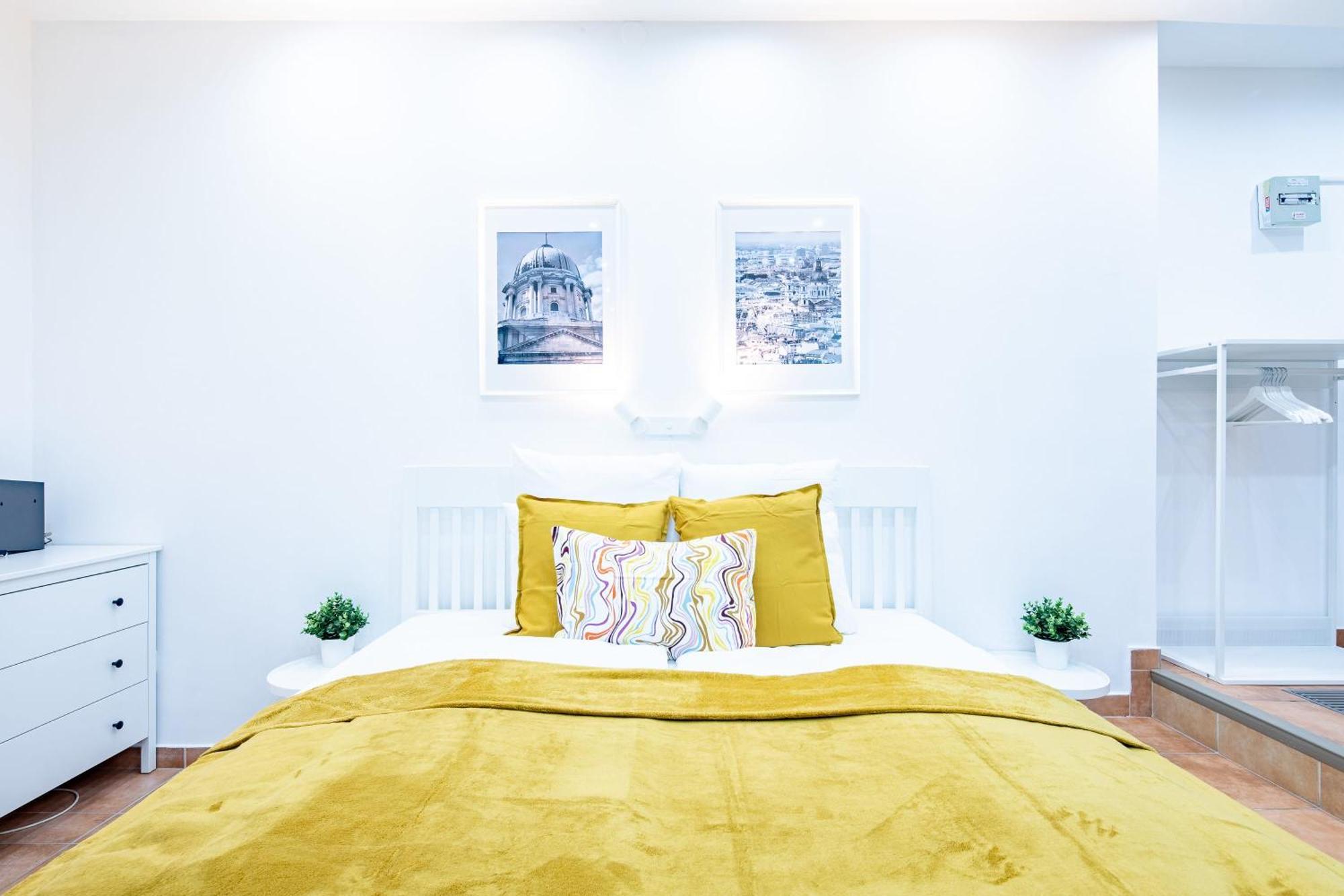 Central - Spacious - Green - Modern Apartament