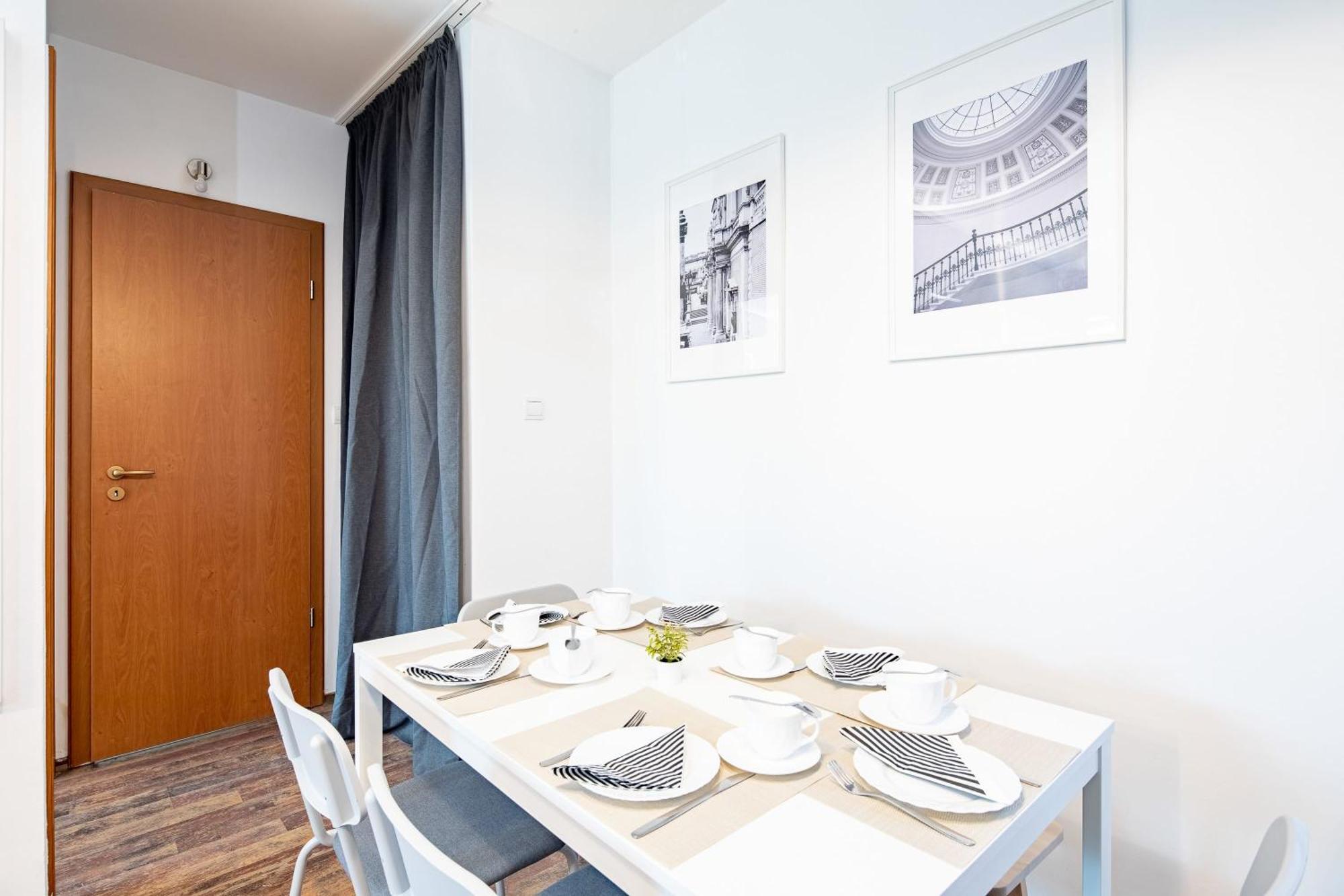 Central - Spacious - Green - Modern Apartment *