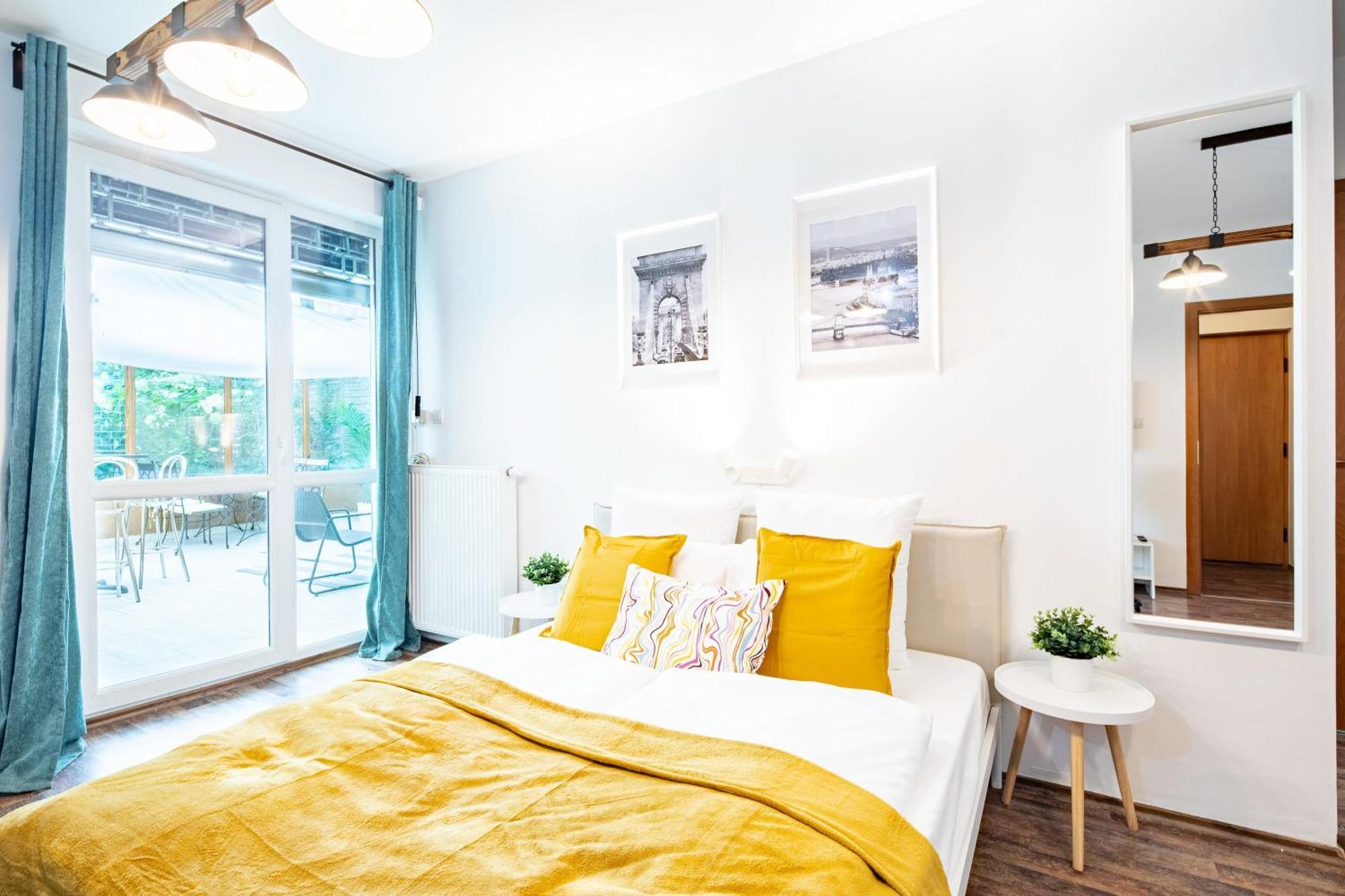 Apartment Central - Spacious - Green - Modern