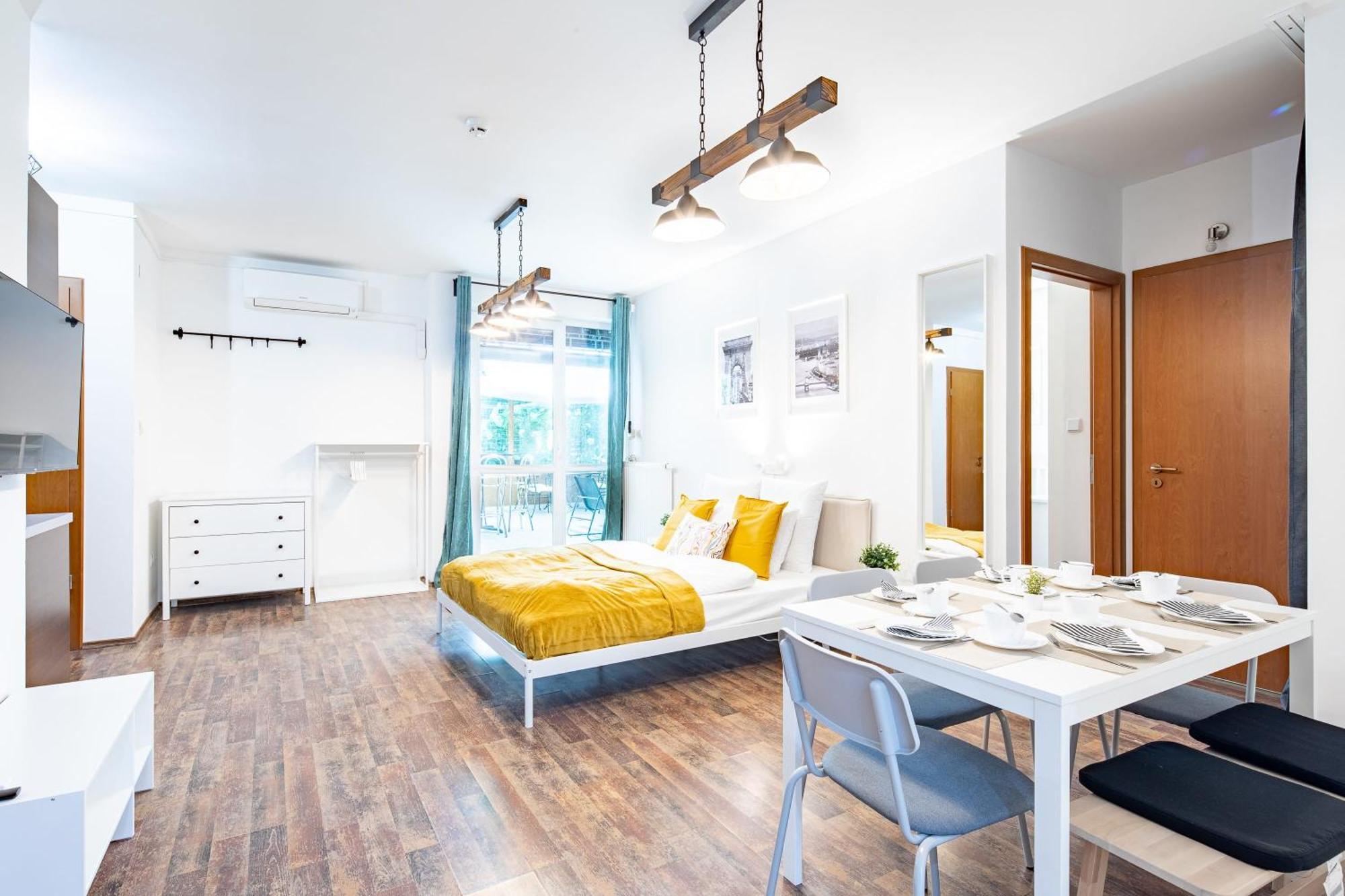 Central - Spacious - Green - Modern Apartment *
