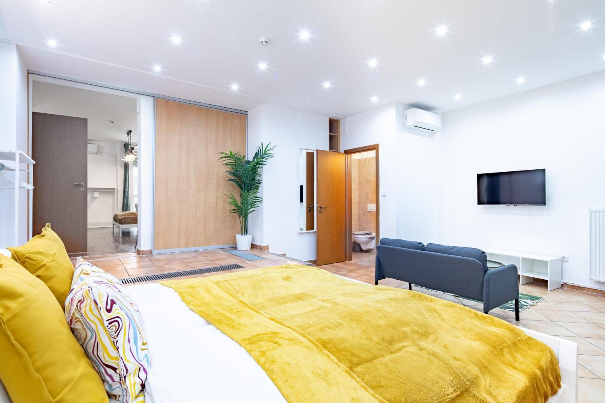 Apartment Central - Spacious - Green - Modern *