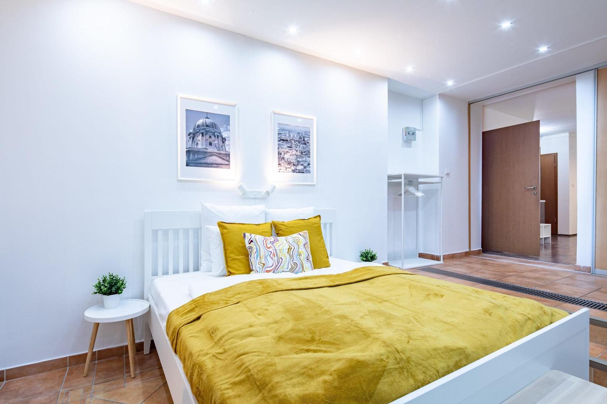 Central - Spacious - Green - Modern Apartment *